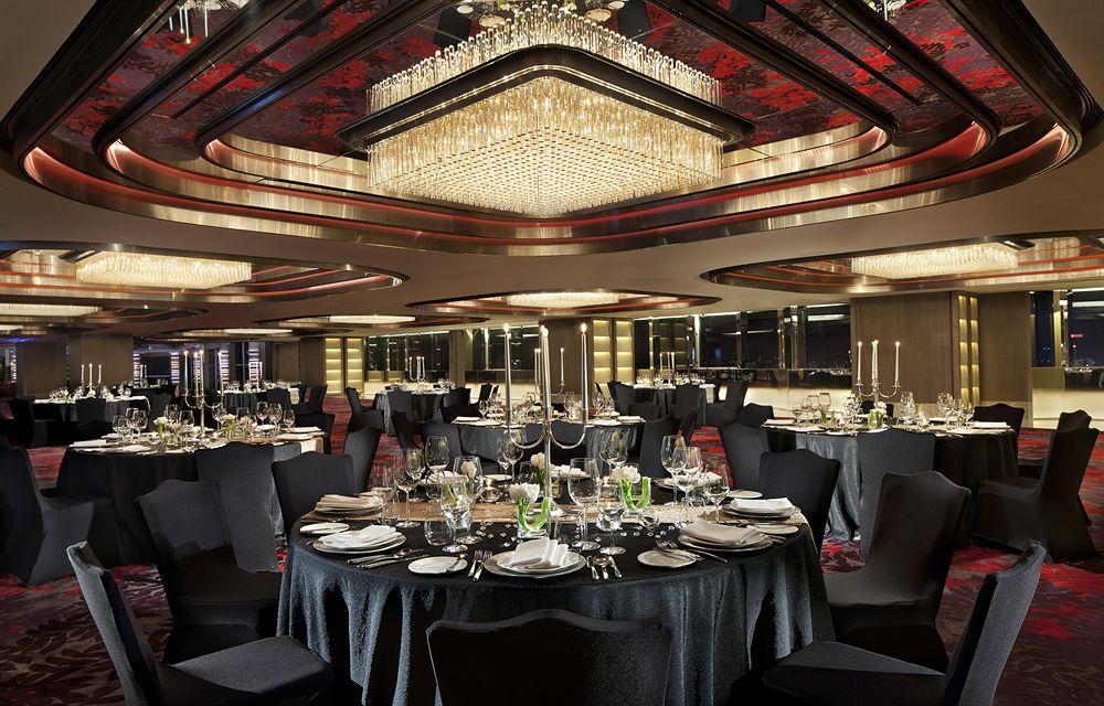 Renaissance Hong Kong Harbour View Hotel Restaurant photo The restaurant on board