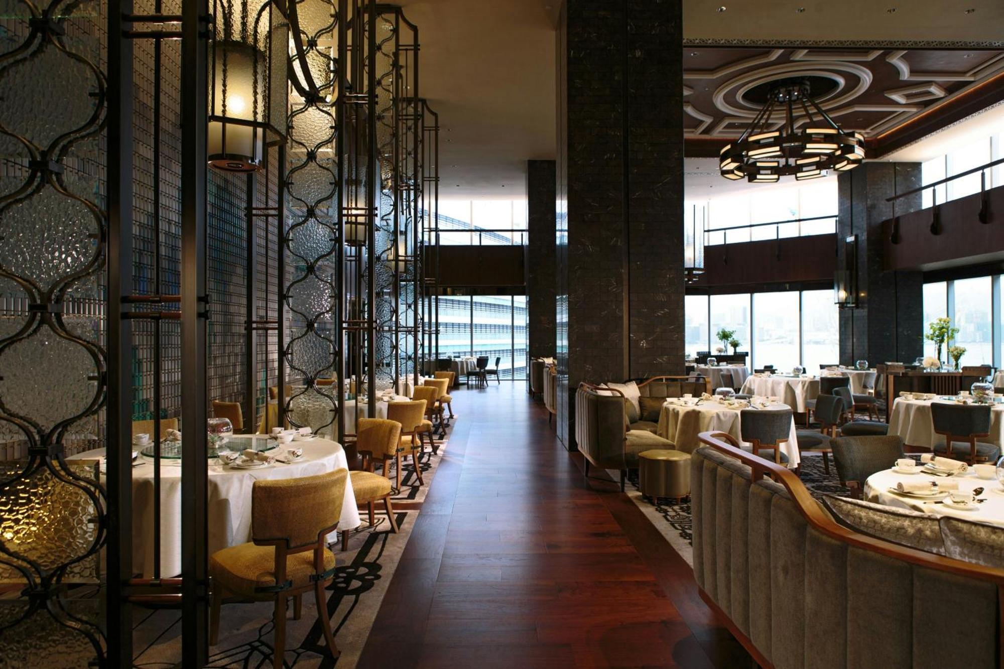 Renaissance Hong Kong Harbour View Hotel Exterior photo The interior of the restaurant