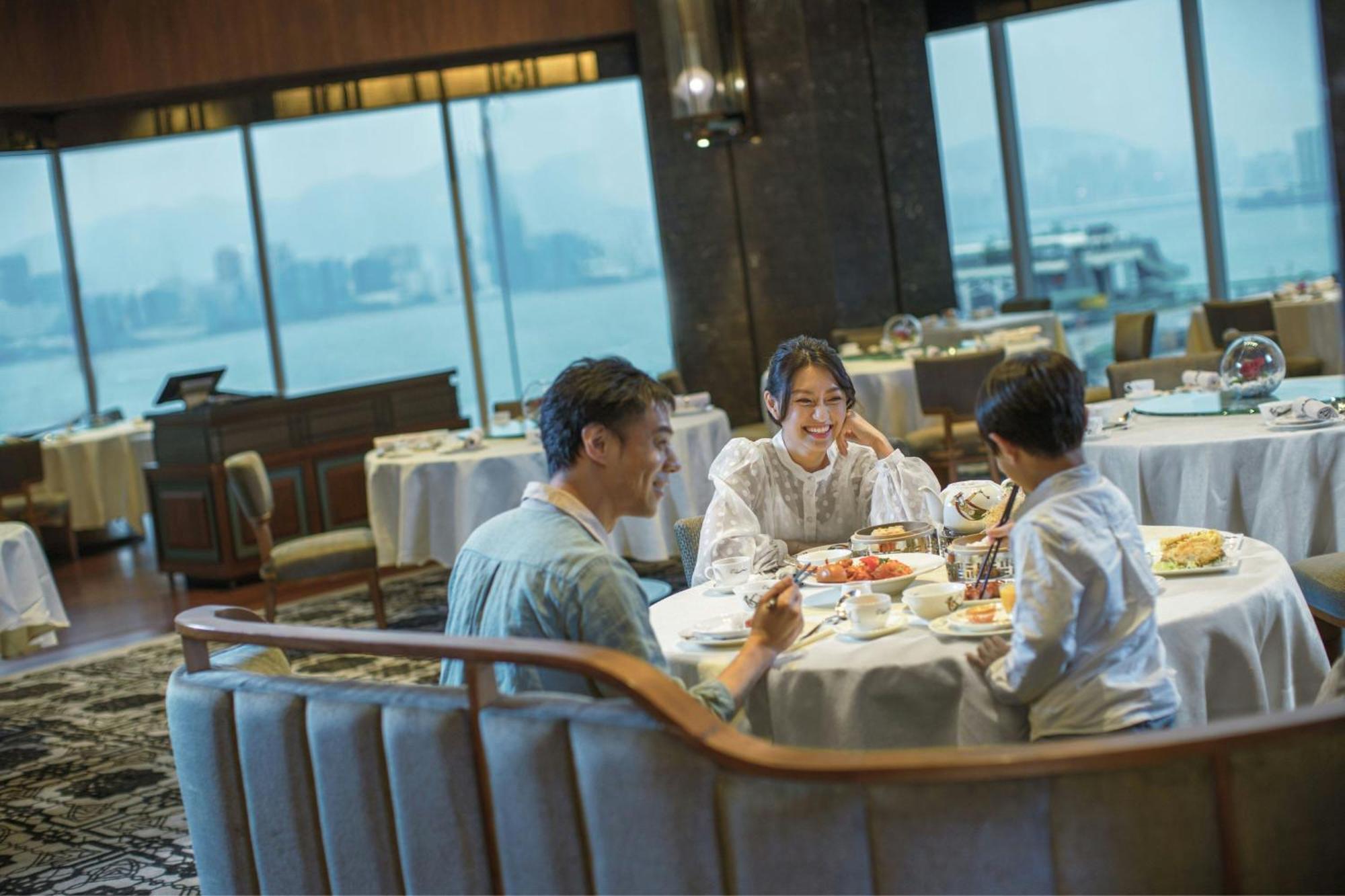 Renaissance Hong Kong Harbour View Hotel Exterior photo The Chinese restaurant