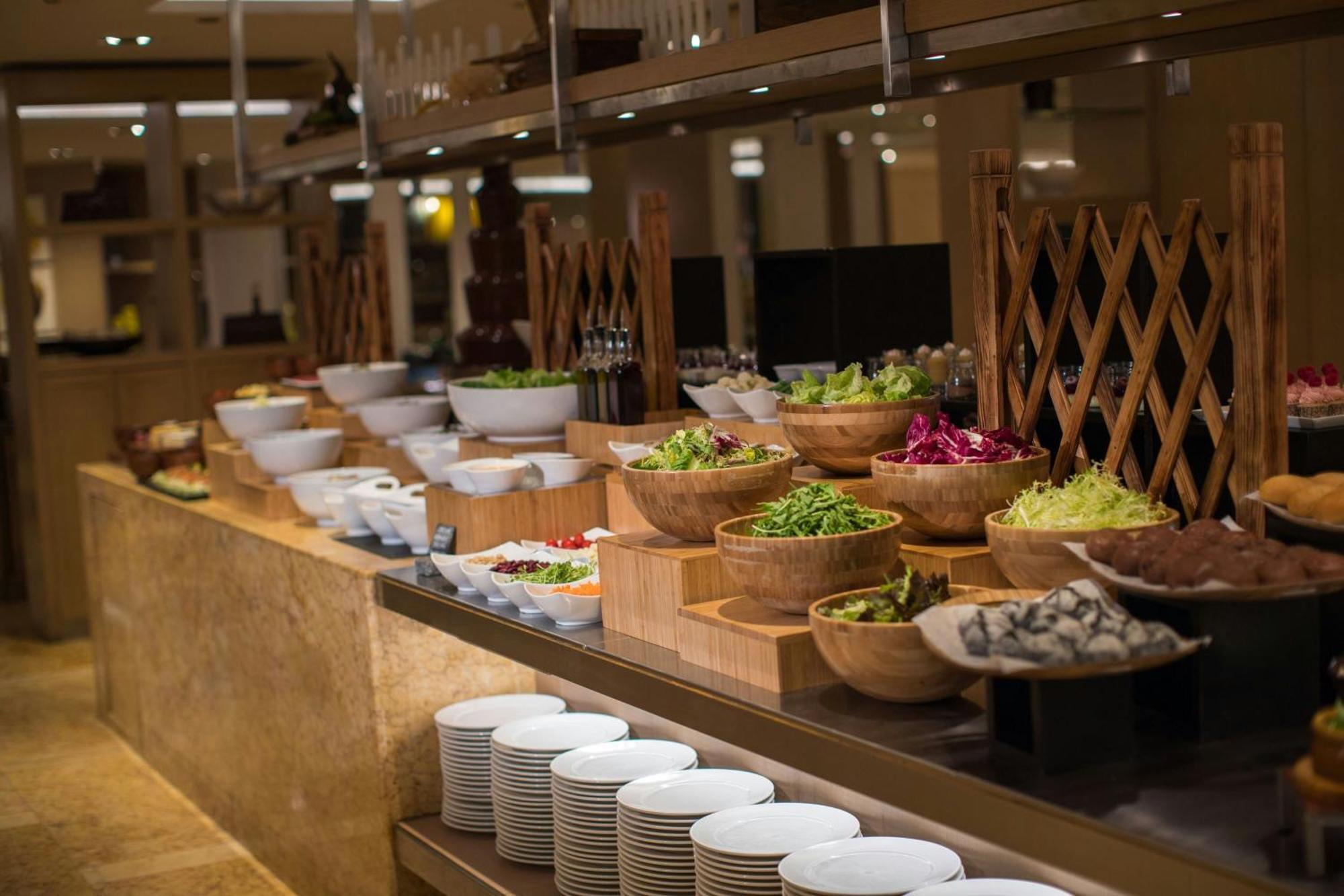 Renaissance Hong Kong Harbour View Hotel Exterior photo A salad bar