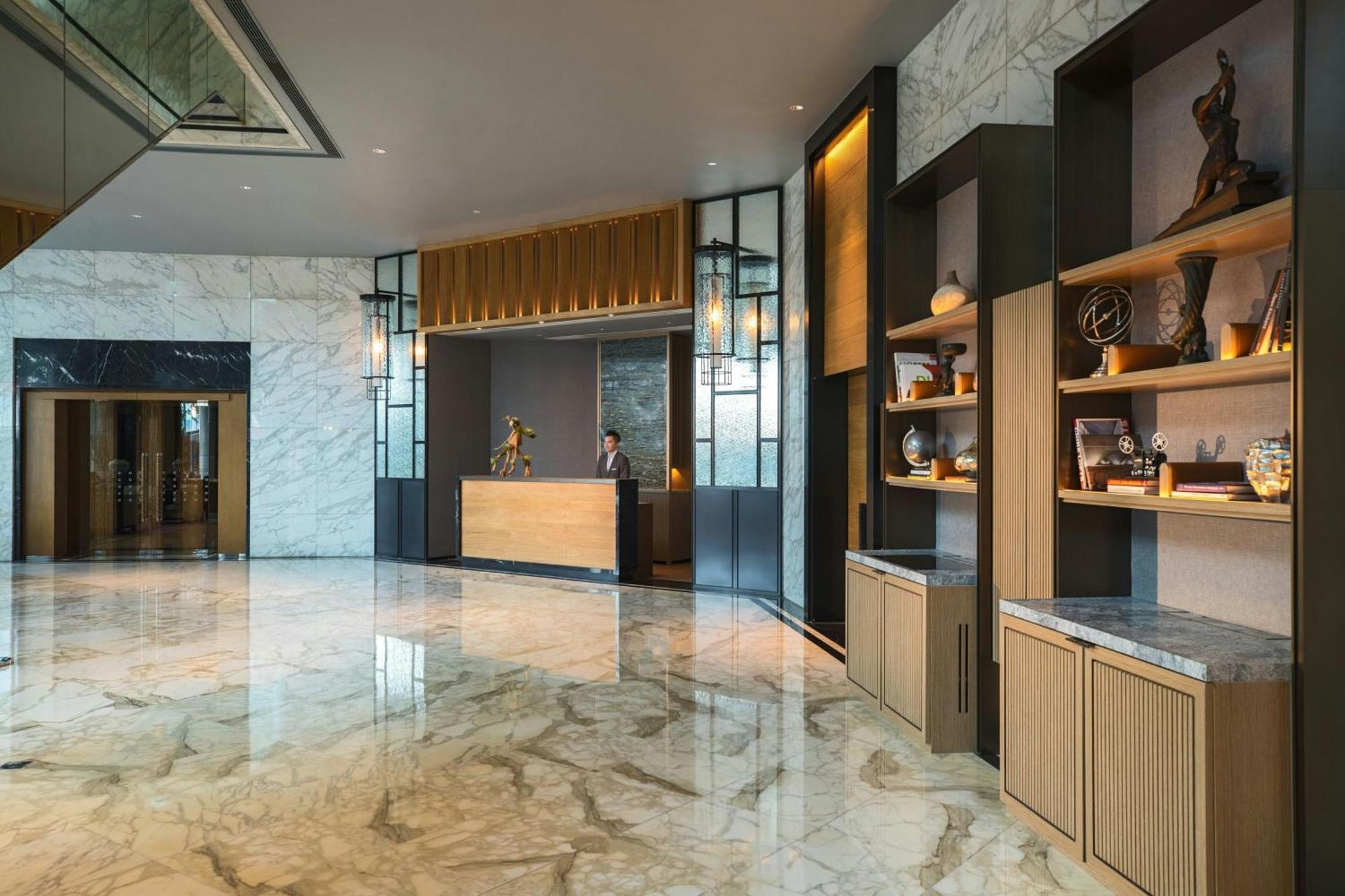Renaissance Hong Kong Harbour View Hotel Exterior photo Lobby