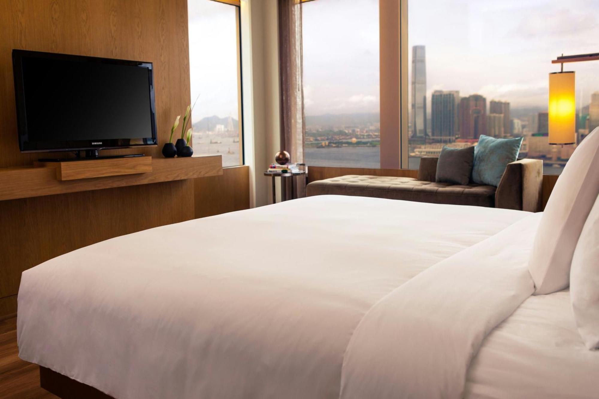 Renaissance Hong Kong Harbour View Hotel Exterior photo Deluxe Room