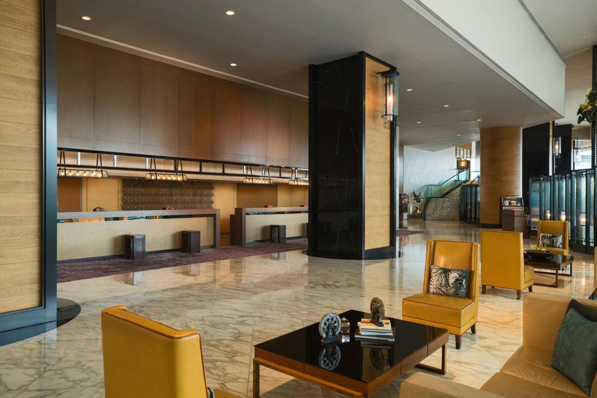 Renaissance Hong Kong Harbour View Hotel Exterior photo Lobby