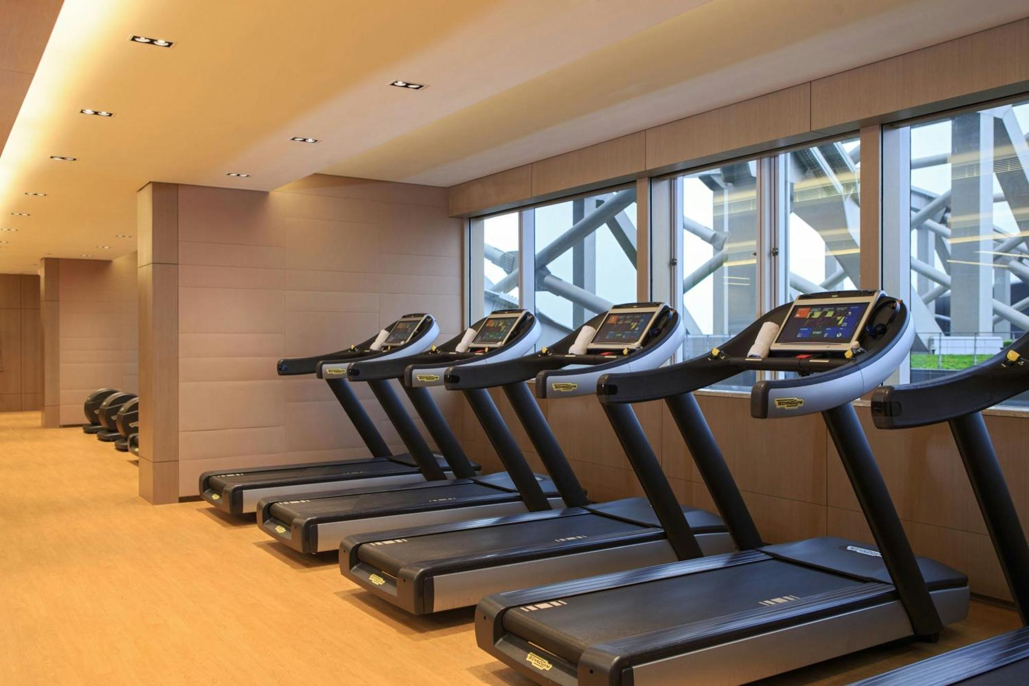 Renaissance Hong Kong Harbour View Hotel Exterior photo Treadmills in a gym